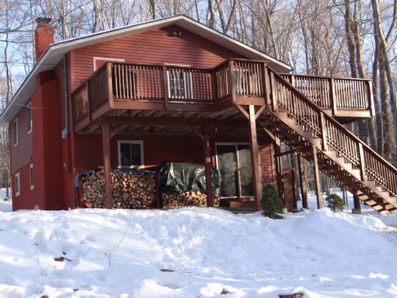 Pet-Friendly Big Bass Lake Raised Ranch Offers Many Amenities