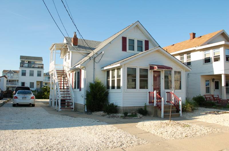 Seaside Park Quaint Upstairs Apartment