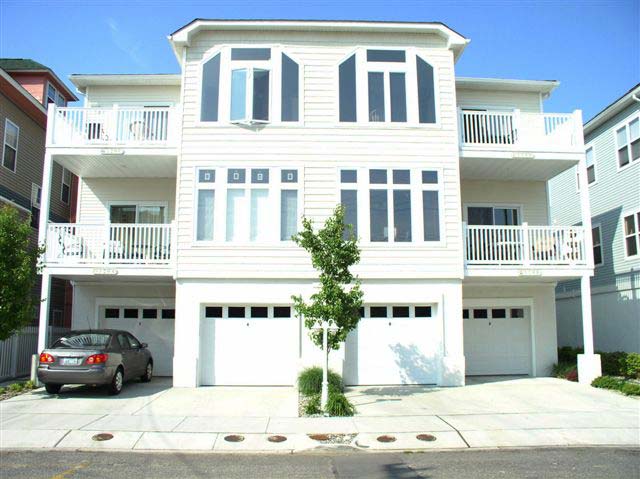 Wildwood Condo on Maple Avenue