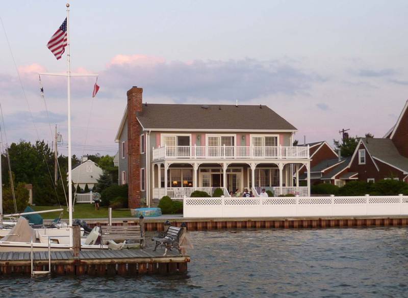 Mantoloking Beautiful Bayfront Home Near Beach – Prime Location w/ Sunsets