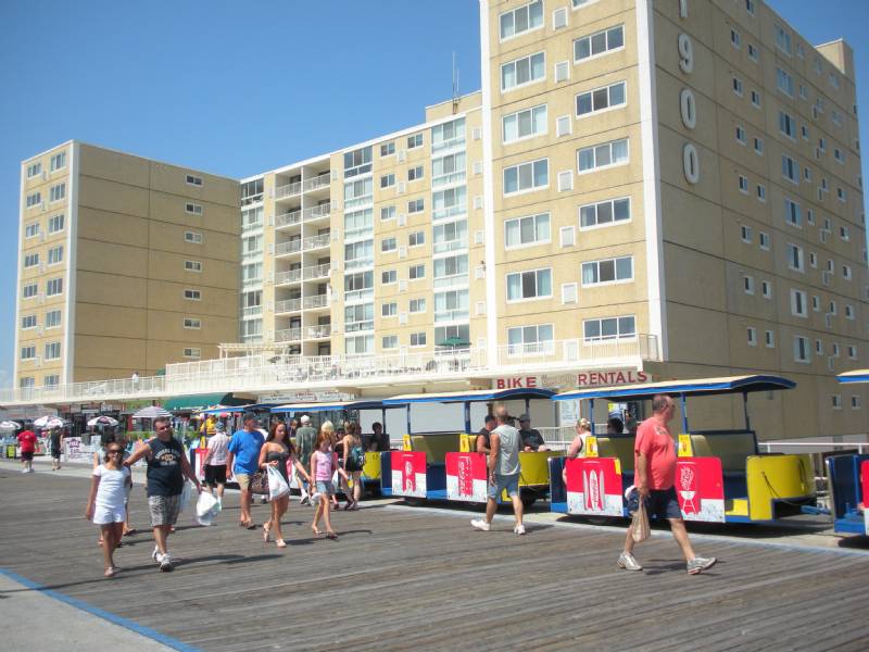 North Wildwood Beachfront Condo with Pool