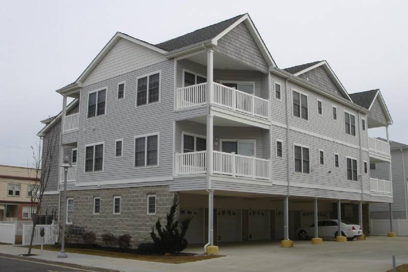 Wildwood Beautiful and Very Clean 3rd Floor Condo