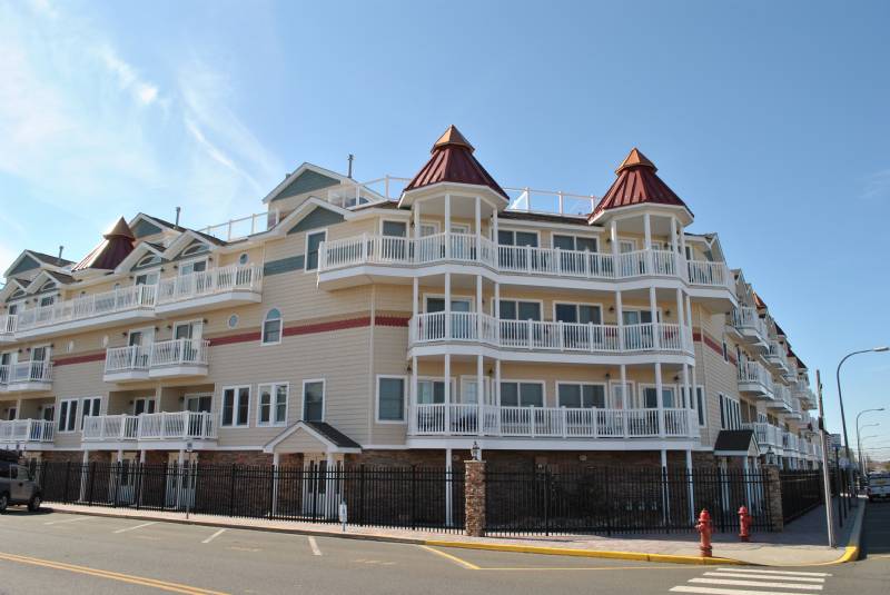 Seaside Heights Luxury 4BR Townhome w/Ocean Views, Private Roof Terrace