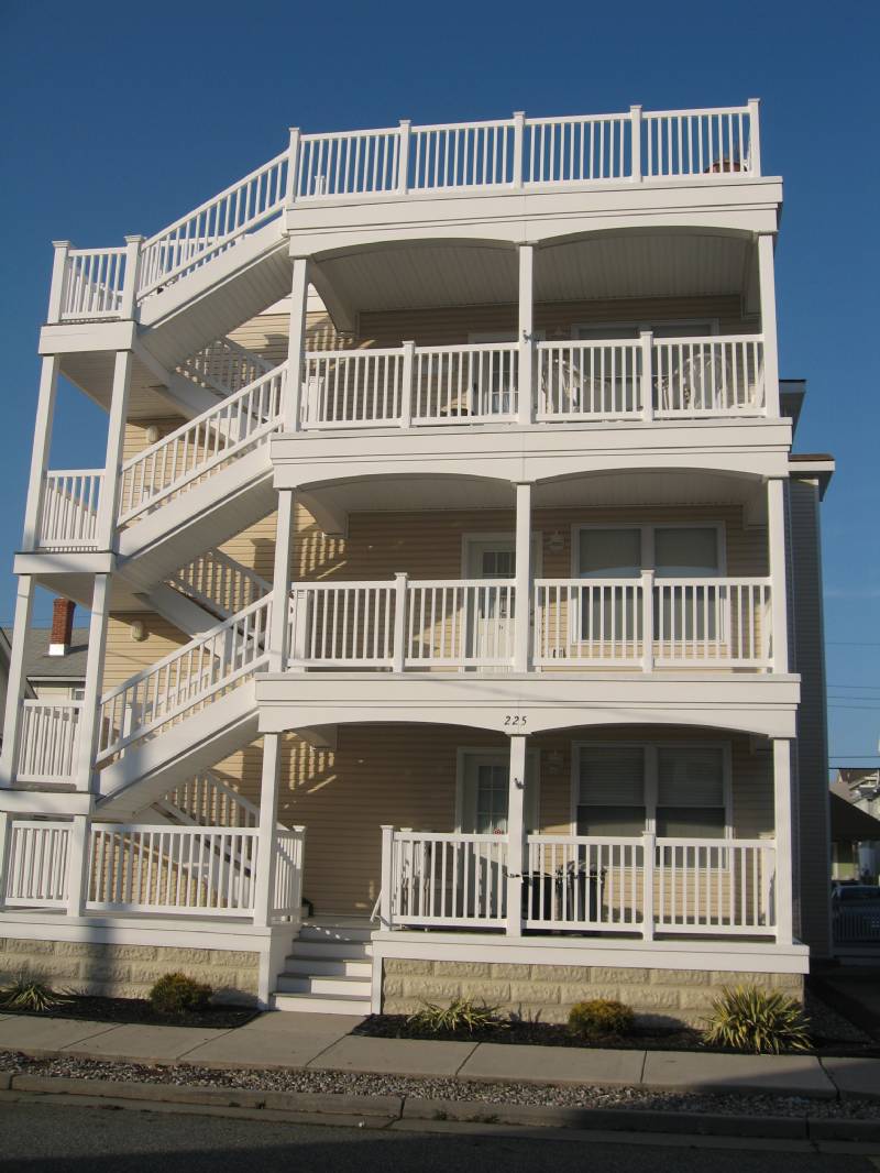 Wildwood Beautiful 3BR/2BA Condo - Walking Distance to Beach & Boardwalk