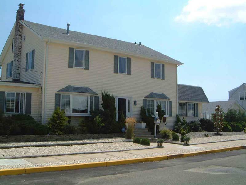 Pt Pleasant Beautiful Beach House w/Pool-7 Bedrooms,3 full Baths, New Kitchen