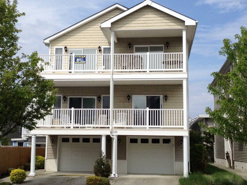 Wildwood 4 BR Condo 1 1/2 Blocks to Beach