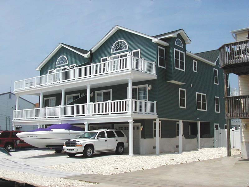 Sea Isle Beach House - 7 Bedrooms Sleeps 18 - Seats 18 - Rec Room
