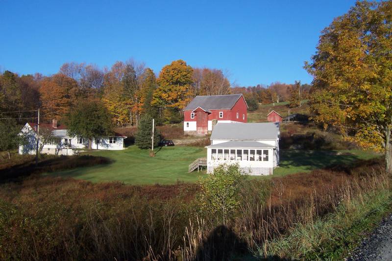 Roscoe 2 Beautiful Farmhouses on Private Lake-112 acre Estate-Sleeps 20