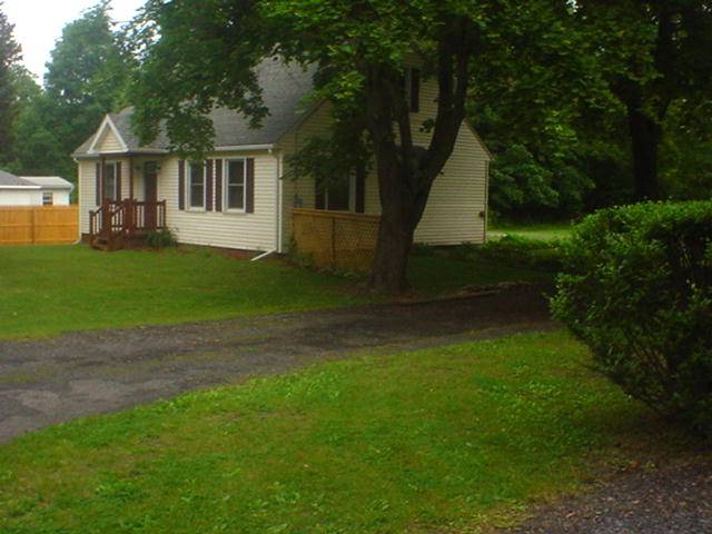 Greenville 3 Bedroom Cape located between Windham and Albany
