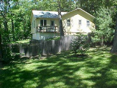 Lansing Charming Lake Cottage