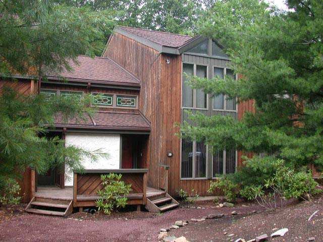 Big Boulder Townhouse - Walk to Beach, Lake & Pool