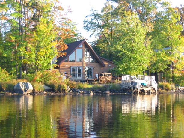 Tobyhanna Beautiful Lakefront Chalet w/ Kayak&Paddleboat