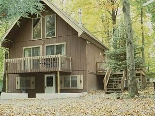 Locust Lake 3 Story Chalet Close to Lake