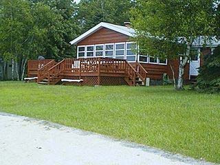 Arrowhead Lakefront - 4 Season Vacation Home with Beach