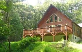 Dingmans Ferry Spectacular Log Chalet with Stream on 7 Acres with Forest