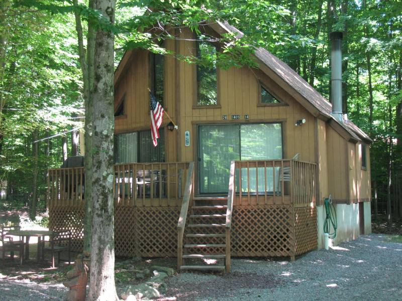 Arrowhead Lakes Relaxing Chalet Within Walking Distance to Pool and Lake