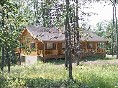 Mount Pocono Amish-Built Log Ranch Home in Ski/Rafting Area