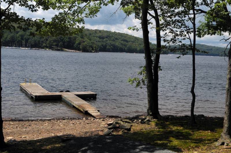 Lake Wallenpaupack Charming Lakefront House with Your Own Dock