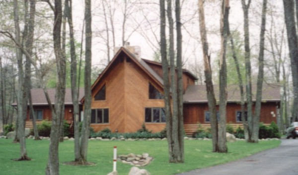 Poconos Excusive Rental on the Golf Course in Lake Harmony