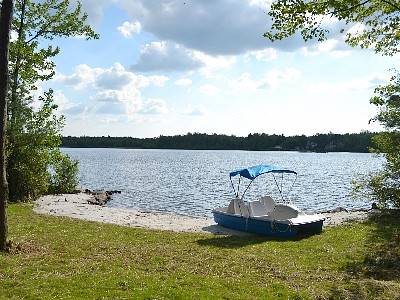 Pocono Summit Lakefront! Pool table, Ping Pong, Near Camelback & Casino. Wi-Fi. 