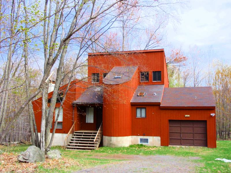 Poconos Large Home with Pond & Pool Table! #1705