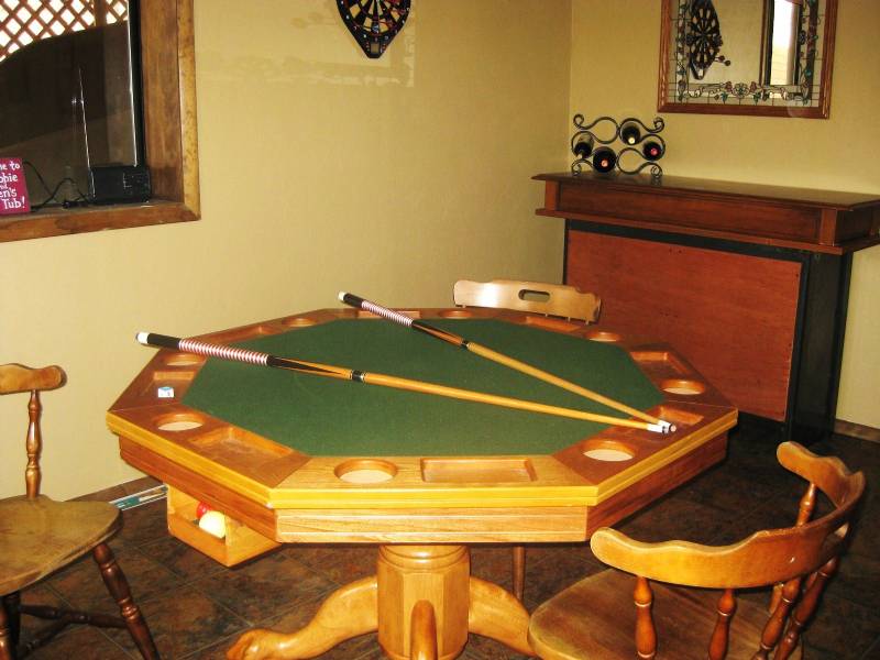 Large Poconos Getaway! Hot Tub & Card Table #1512