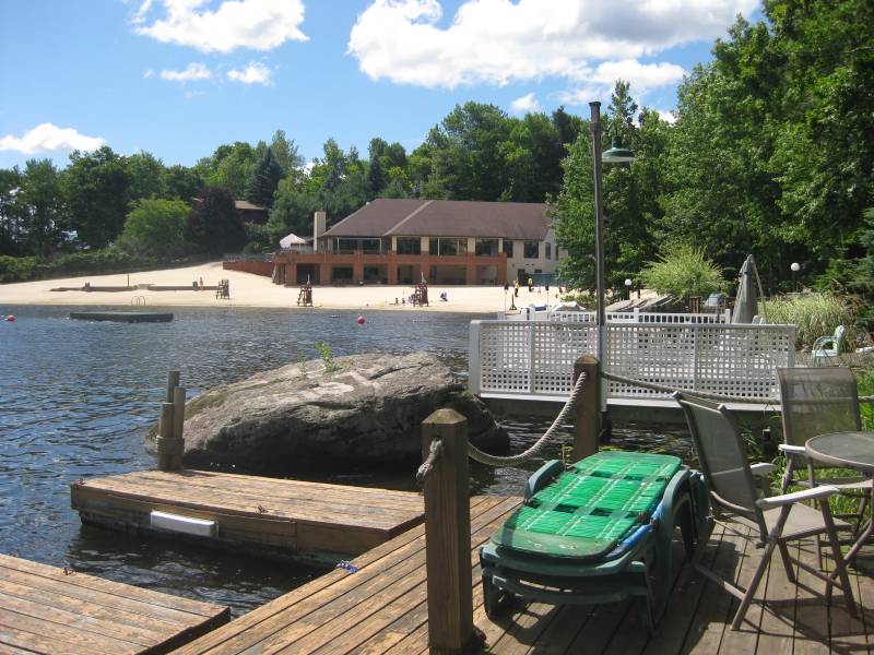 Poconos LAKEFRONT & walk to Community beach/pool #1142